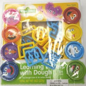 Sesame Street Learning w/ Dough Includes 26 Letter Molds- NEW SEALED